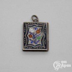 Медальон - локет с выемчатой эмалью